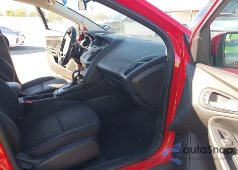 2016 Ford Focus Se z USA, uszkodzony, nr VIN 1FADP3F23GL205057